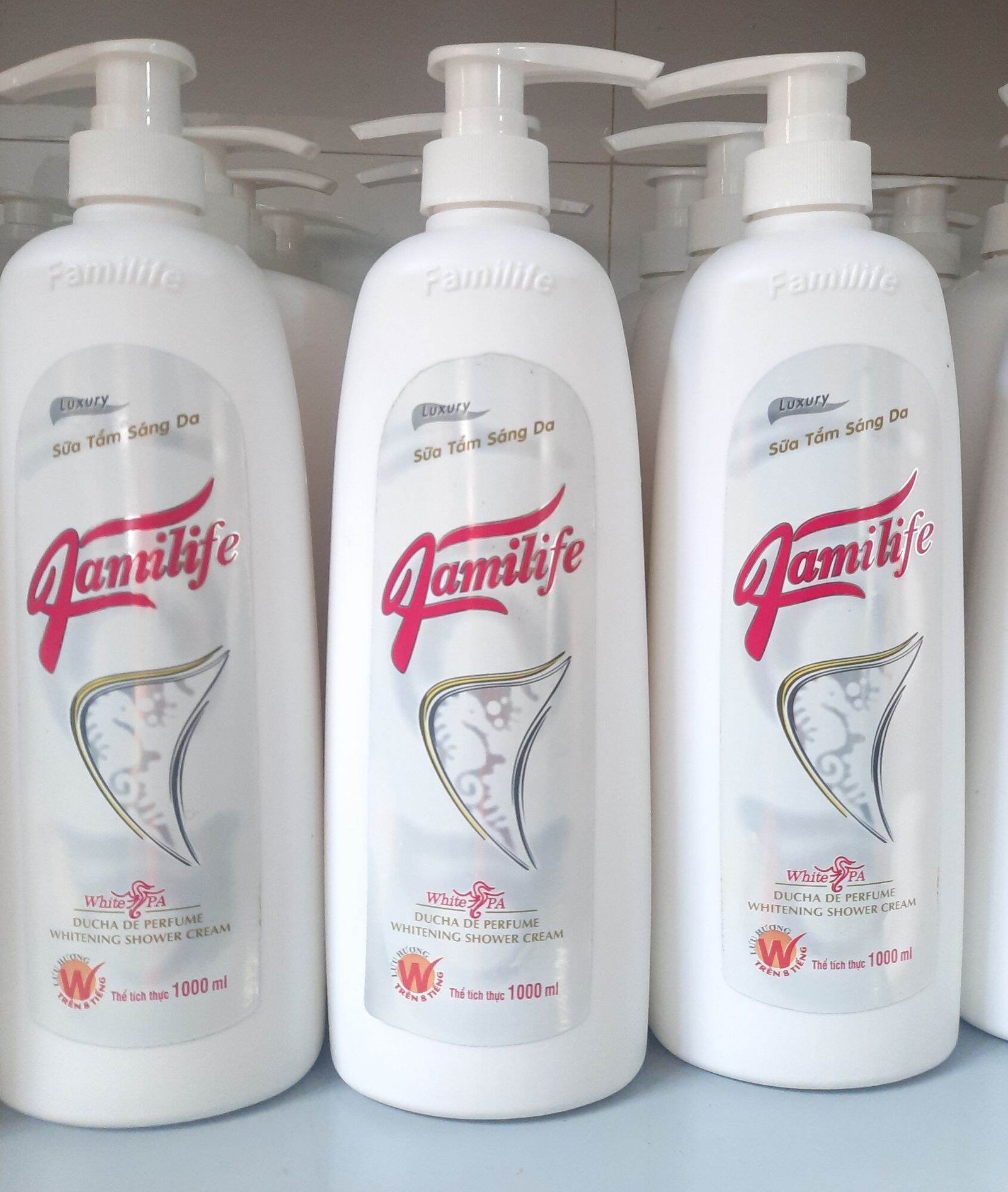 Sữa Tắm Cá Ngựa Familife