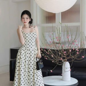 Đầm hai dây chấm bi sang chảnh