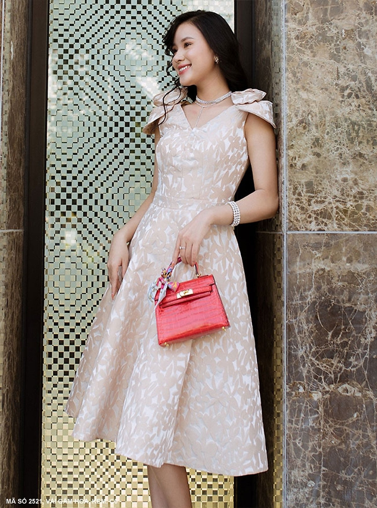 Đầm xòe gấm hoa vai sang trọng 2521