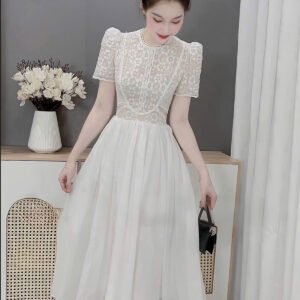 Váy thiết kế ren cúc bọc tay bồng pha chân tơ dáng dài