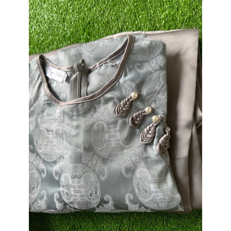 Mẫu Đồ Lam Đi Chùa Nữ Gấm Thọ Dáng Cổ Tròn Tay Lỡ Kết Nút Sò Kiểu