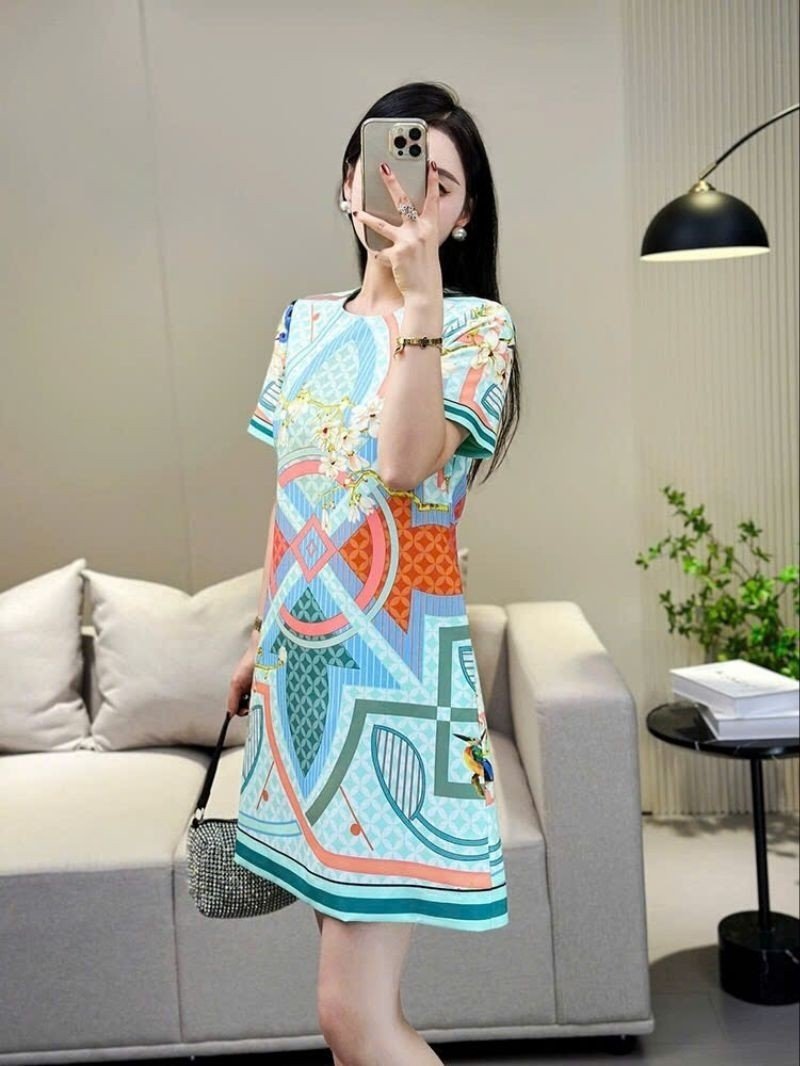 Hàng nhập - Đầm dáng suông lụa mịn mát in hình khối, váy xuông Quảng Châu tay ngắn cổ tròn trẻ trung