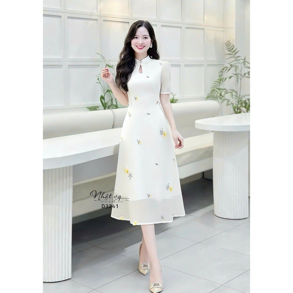 Đầm cổ tàu thêu hoa thiết kế Nhật Vy chiết eo dáng xòe phù hợp đi chơi - D3241