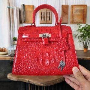 Túi xách da cá sấu có sử dụng khóa chìa! | túi da cá sấu cao cấp, túi xách nữ sang trọng