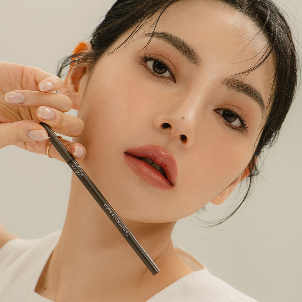 Chì Kẻ Mày B.O.M Siêu Mảnh Màu 01 Nâu Than 0.1g